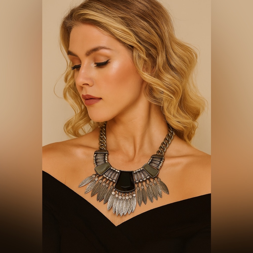 🛍️SALE🛍️ MESA VERDE STATEMENT NECKLACE & EARRING SET - Picture 12 of 12